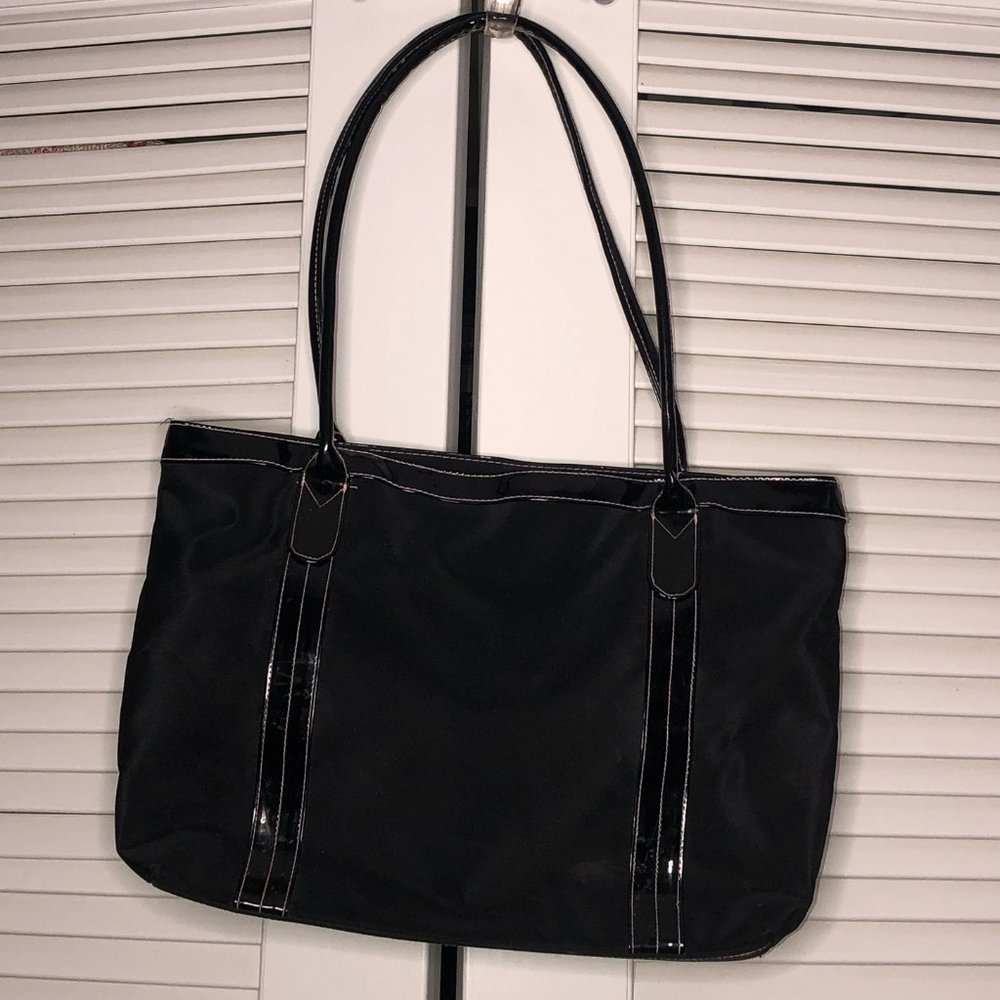 Black tote bag with pink cheetah pattern inside.